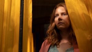 Netflix revela el tràiler de 'La mujer en la ventana'