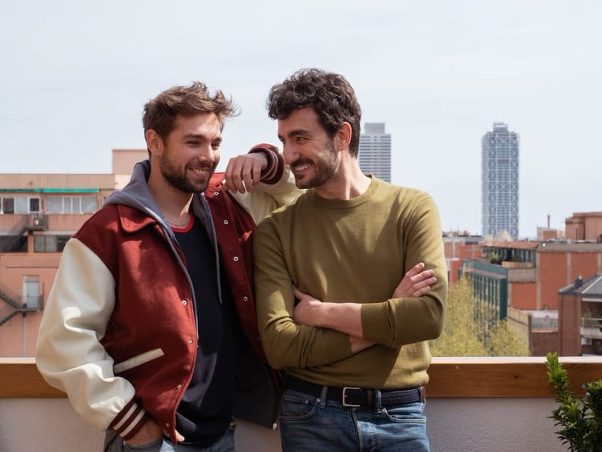 You are currently viewing <span>COMÈDIA GAI</span> Carlos Cuevas i Miki Esparbé, protagonistes d'"Smiley", la nova sèrie LGTBI de Netflix